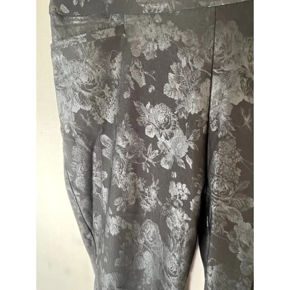 Chico's So Slimming black floral foiled pull-on pants, size 14R, EUC
